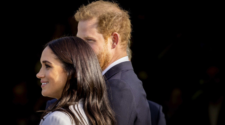 Harry, Sussex hercege, a brit trónörökös, Károly walesi herceg másodszülött fia és felesége, Meghan, Sussex hercegnője./ Fotó: MTI/EPA-ANP/Remko De Waal