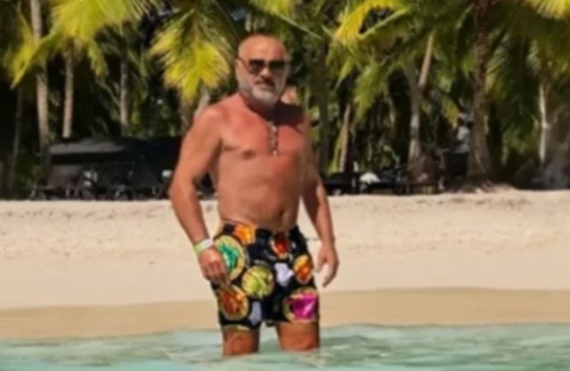 Mile Kitić na letovanju 