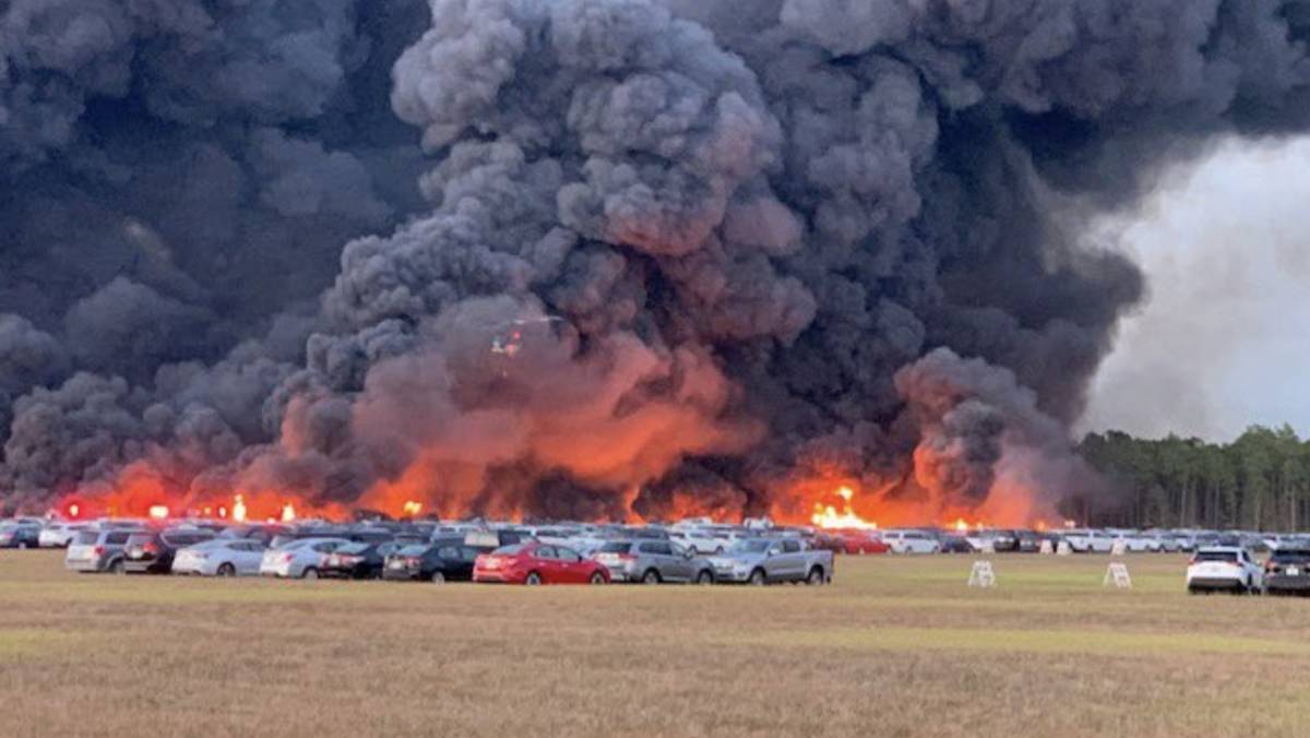 Pożar na parkingu przy jednym z lotnisk na Florydzie