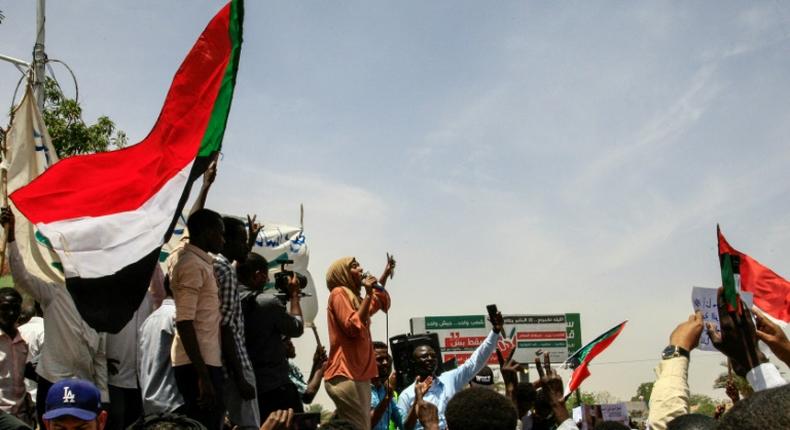 Sudanese protesters chant slogans during a rally outside the army complex in Sudan's capital Khartoum on April 20, 2019