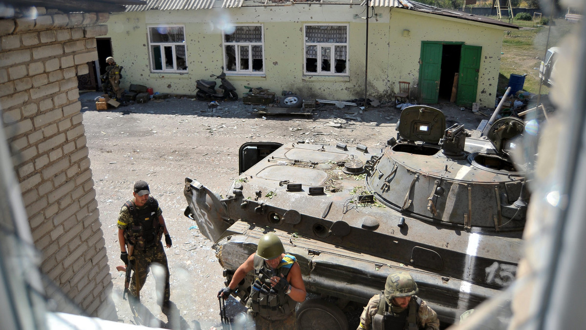 Ukraińskie siły rządowe zaczęły wychodzić z okrążenia separatystów prorosyjskich i armii Federacji Rosyjskiej w rejonie Iłowajska w obwodzie donieckim na wschodniej Ukrainie – poinformował szef MSW Arsen Awakow.