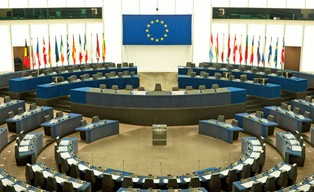 Kiedy wsparcie dla krajów UE przyjmujących uchodźców? "Jest jeszcze za wcześnie"