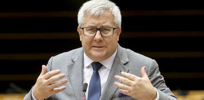 Ryszard Czarnecki jeździł fiacikiem bez dachu do Brukseli?!