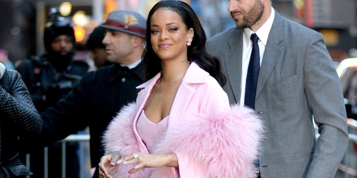 Rihanna uwielbia kolorowe futerka