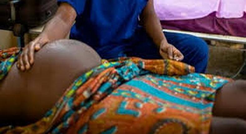 Pregnant woman gives birth on the road as robbers block & slap her motor rider