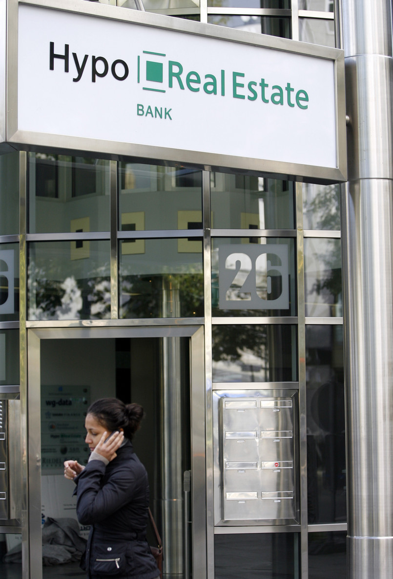 Monachijski bank Hypo Real Estate jest pierwszą prywatną instytucją finansową, która chce skorzystać z pomocy w ramach niemieckiego pakietu ratunkowego dla sektora bankowego.