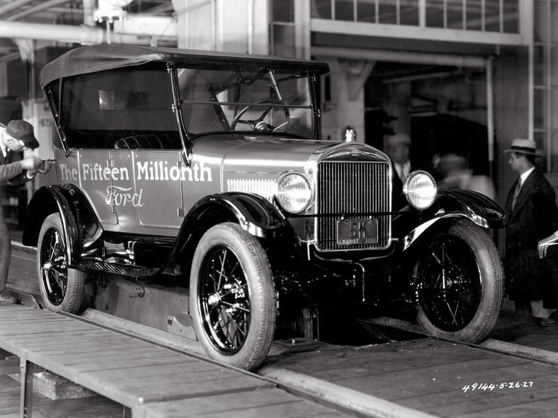 Ford Model T ma sto lat, na zlot przyjechało 750 (fotogaleria)