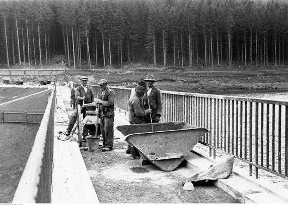 Zapora im. Ignacego Mościckiego w Wapienicy, 1933 r.