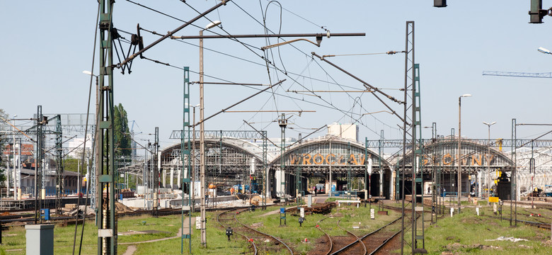 Cięcie w największej firmie kolejowej w Polsce. Mniej pociągów i kas