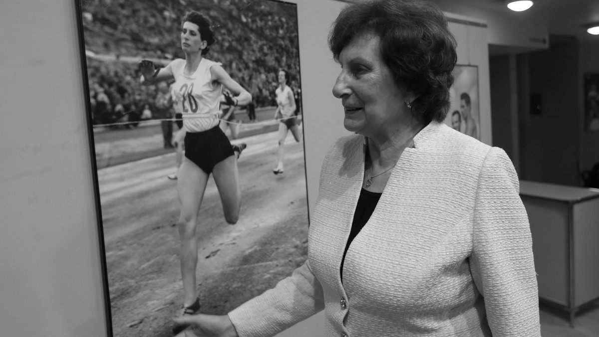 Zmarła Irena Szewińska, była lekkoatletka, medalistka olimpijska, wiceprezes Polskiego Komitetu Olimpijskiego. Miała 72 lata. O jej śmierci poinformował mąż Janusz Szewiński.