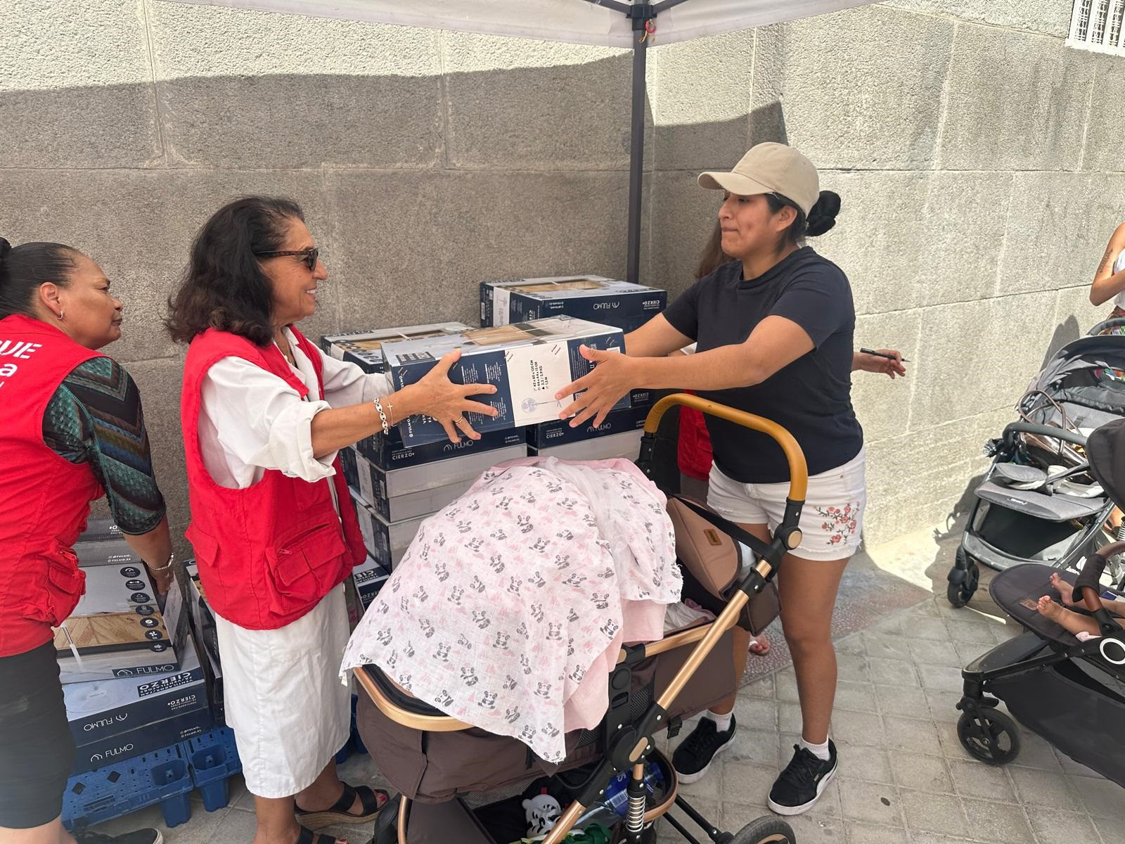 Madrid: Fundación entrega 600 ventiladores a vulnerables