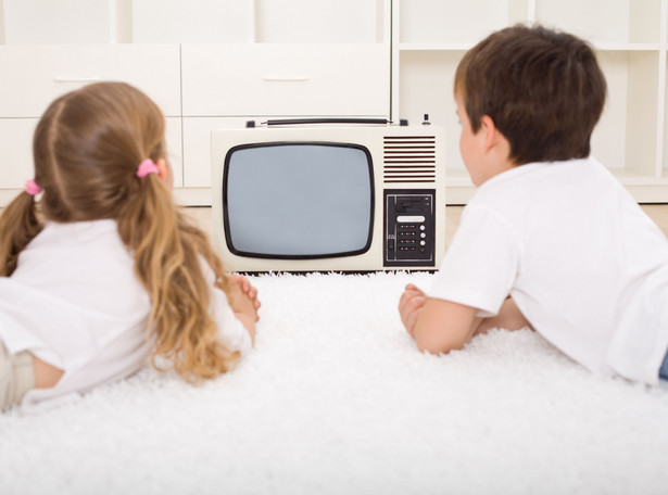 Telewizja dziecku nie szkodzi, lecz pomaga? Nowe badanie