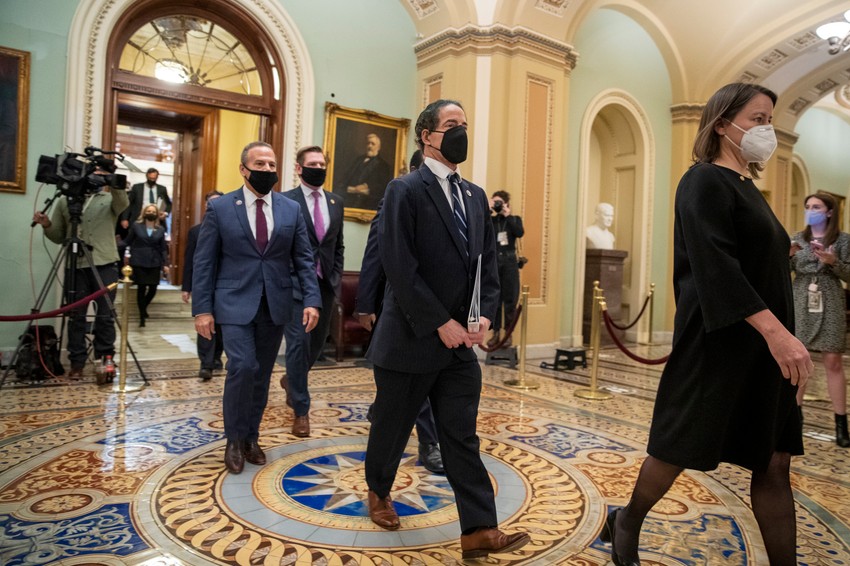 Zvaničnici odlaze nakon suđenja u Senatu