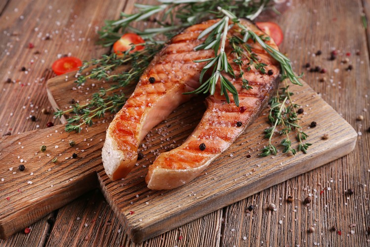 Najhuczniejsze obchody odbywają się w Szkocji. Święty Andrzej jest patronem kraju dlatego 30 listopad to tzw. Bank Holiday – dzień wolny od pracy. Tego dnia organizowane są liczne imprezy kultywujące szkocką historię i tradycję. Na  St. Andrew's Day restauracje przygotowują specjalne menu oparte na rybach gdyż Święty Andrzej był rybakiem. Nie zapomniano o wróżbach matrymonialnych, które kiedyś były kwintesencją tego dnia.