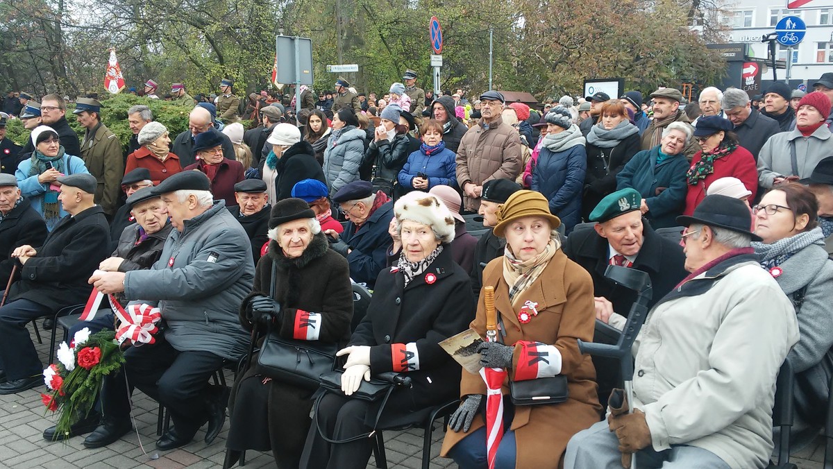 Opolski Komitet Obrony Demokracji domaga się utworzenia nowej ustawy kombatanckiej. - Nasi weterani zasługują na pełne bezpieczeństwo u schyłku swych dni, a nie na wegetację i jałmużnę - mówią w KOD. Pierwsi parlamentarzyści już zajęli się tą sprawą.