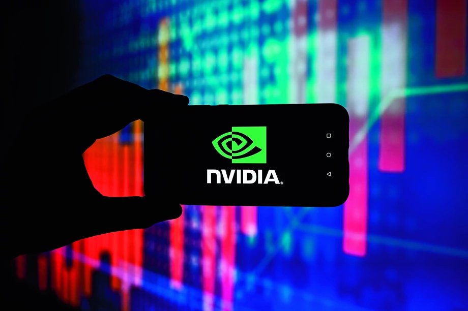 NVIDIA, producent chipów, jest czołową firmą z obszaru hardware AI. Dzięki zwyżce kursu stała się trzecią najcenniejszą spółką amerykańskiej giełdy.