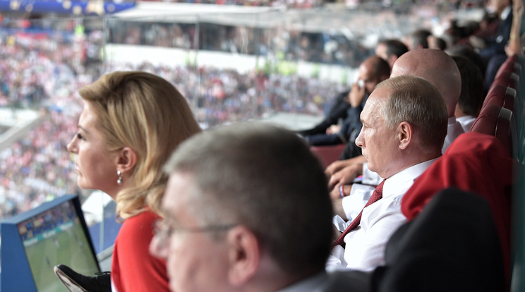 A VIP-páholy a vb-döntőn Vlagyimir Putyin orosz elnökkel /Fotó: MTI/EPA/ALEXEI NIKOLSKY / SPUTNIK / KREMLIN POOL