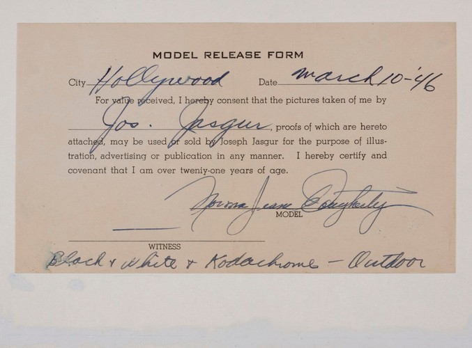 Zgoda na publikację zdjęć podpisana nazwiskiem Norma Jeane Dougherty