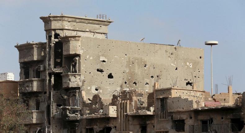 Buildings damaged during clashes between military forces loyal to Libya's eastern government and the Shura Council of Libyan Revolutionaries, an alliance of former anti-Gaddafi rebels who have joined forces with the Islamist group Ansar al-Sharia, are seen during a clean up of the debris by pro-government people in Benghazi, Libya March 12, 2016. REUTERS/Esam Omran Al-Fetori