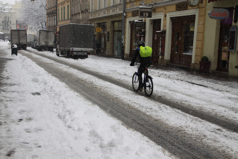 Korzystanie z roweru zimą w Polsce wymaga nieco samozaparcia.