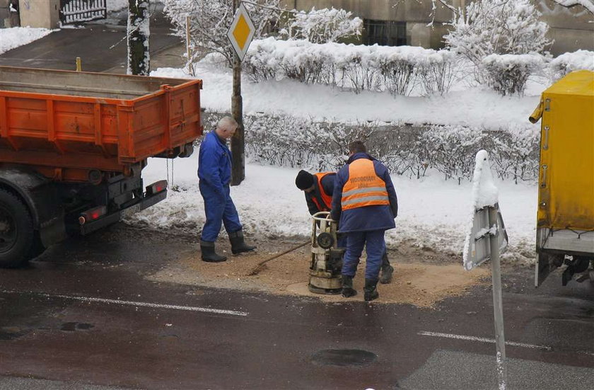 Była dziura, jest i będzie. Co za partacze!