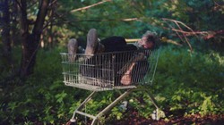 Piosenka na lato od rapera? Zdechły Osa przedstawia teledysk do "Summer Song"