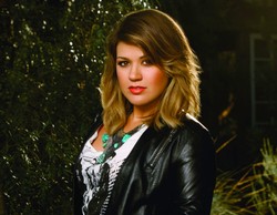 Kelly Clarkson eksperymentuje i prezentuje "People Like Us"