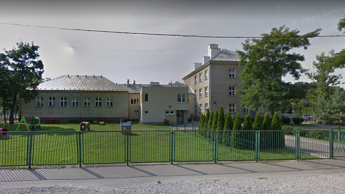 Niewybuch w szkole na Białołęce. 450 uczniów ewakuowanych