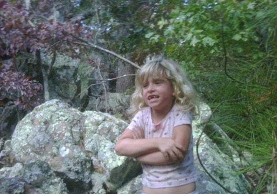 Poslednja fotografija Medison za koju rođaci tvrde da ju je uslikao neko nepoznat Na bezbednosnoj kameri tada su usnimljeni kako pakuju stvari u kamionet kao u stanju transa, ali rođaci tvrde da Džejmisonovi nisu bili na metamfetaminu.