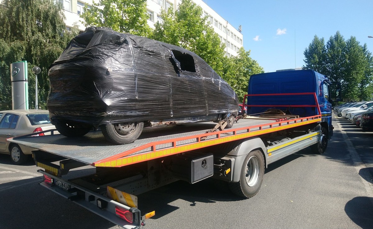 Porzucony pojazd na drodze ekspresowej lub autostradzie zostanie odholowany na koszt właściciela