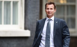 On będzie następcą Camerona? 'Nowe referendum albo wybory szansą na niezrywanie z UE'