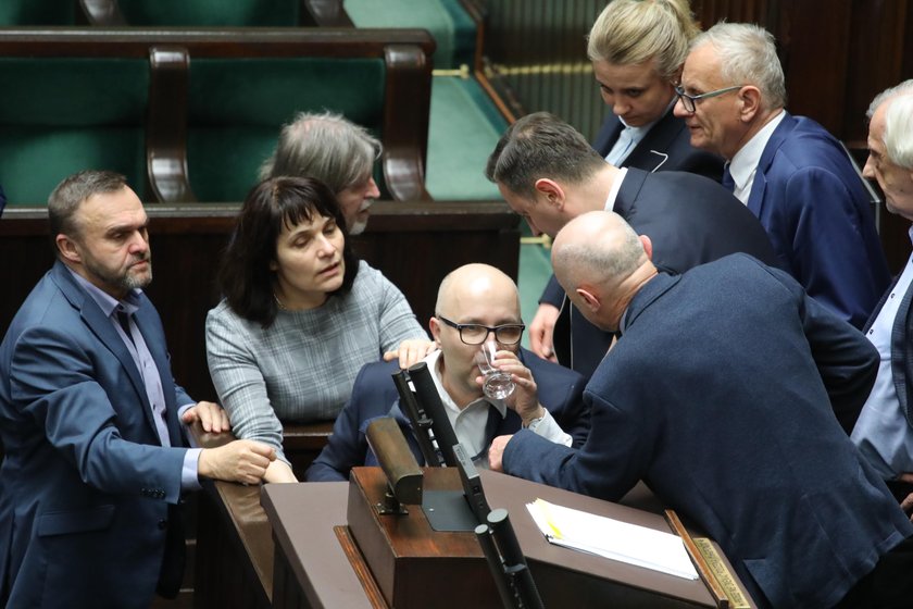 Poseł Robert Kropiwnicki zasłabł podczas obrad Sejmu