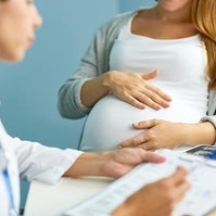 Várandóság: ezt jelenti, ha megjelenik a barnás váladék
