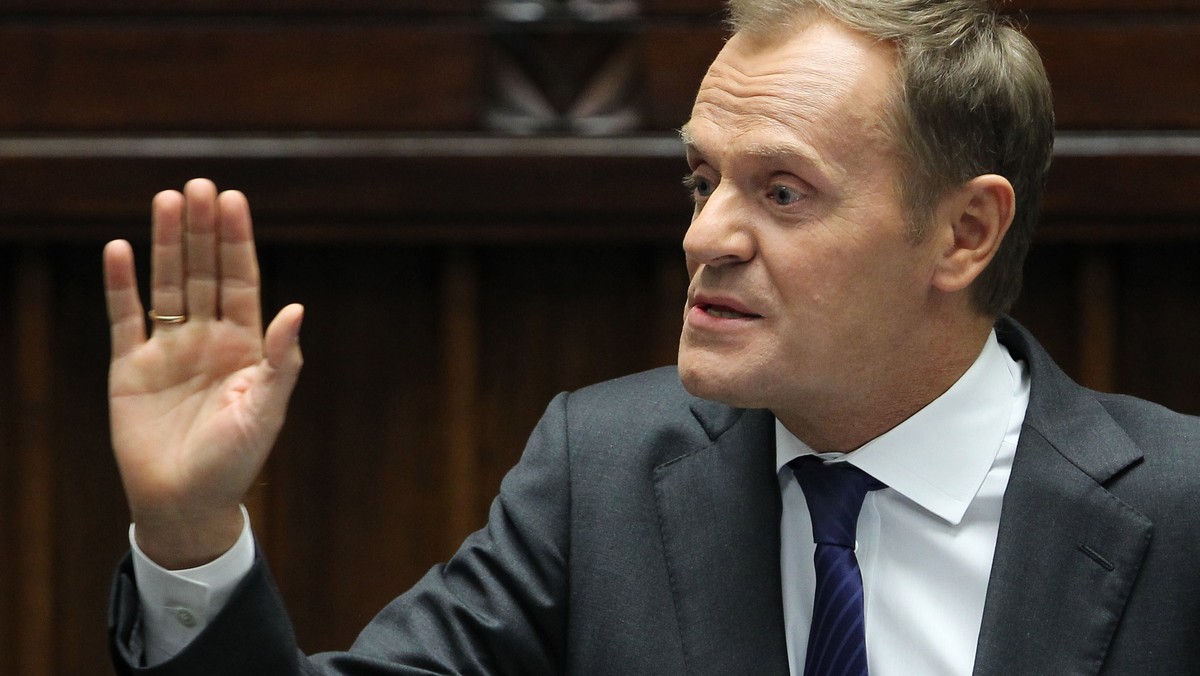 - Niepewny, wystraszony, nerwowy, wzbudzający litość - taki był podczas swojego wczorajszego wystąpienia w Sejmie Donald Tusk. Tak surową ocenę na łamach "Super Expressu" wystawił premierowi Piotr Tymochowicz.