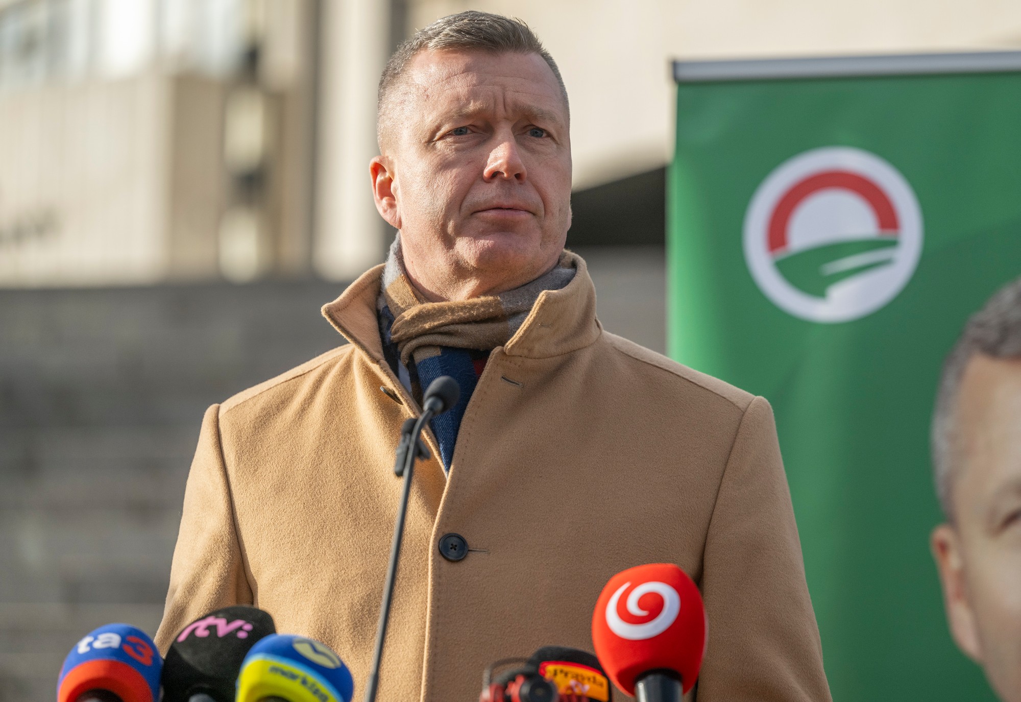 Líder mimoparlamentnej strany Aliancia Krisztián Forró odovzdal podpisy potrebné na prezidentskú kandidatúru.