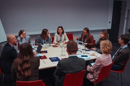 „najpierw dialog, potem regulacje – lekcja dla ue”