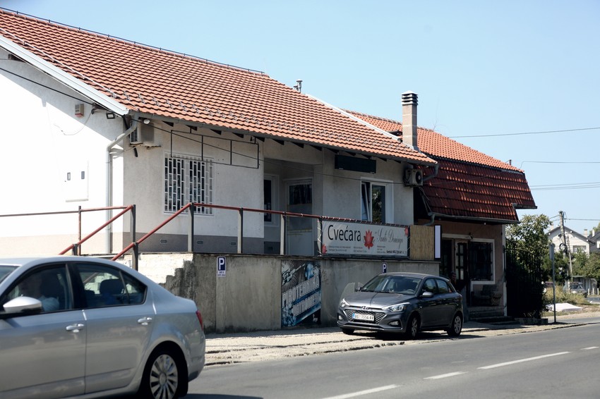 Zapaljena cvećara na Banjici