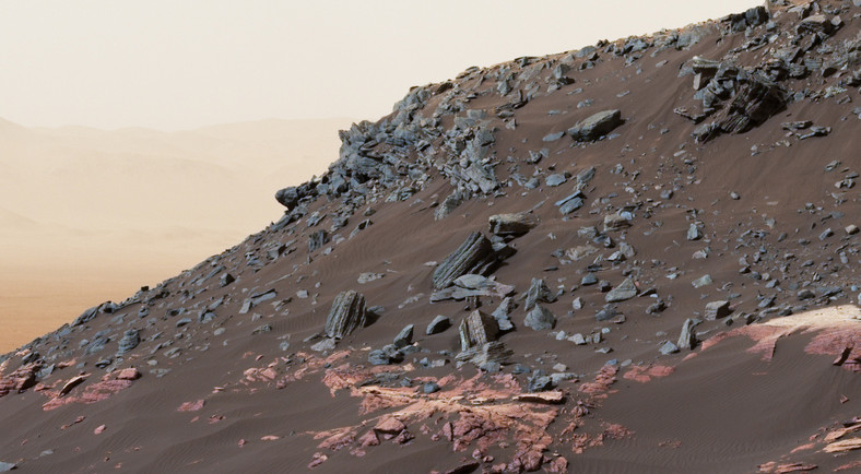Skalista powierzchnia Marsa