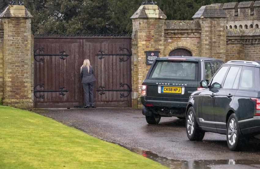 Obezbeđenje je bezuspešno pokušavalo da otvori kapiju