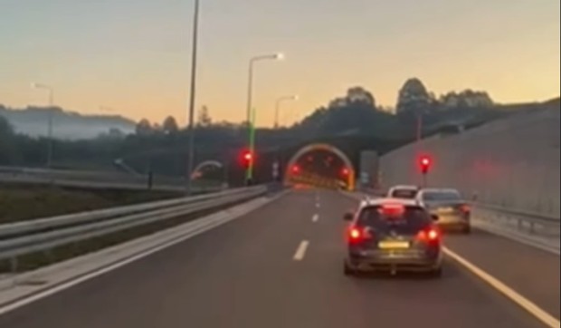 Upozorenje na vozilo u kontrasmeru
