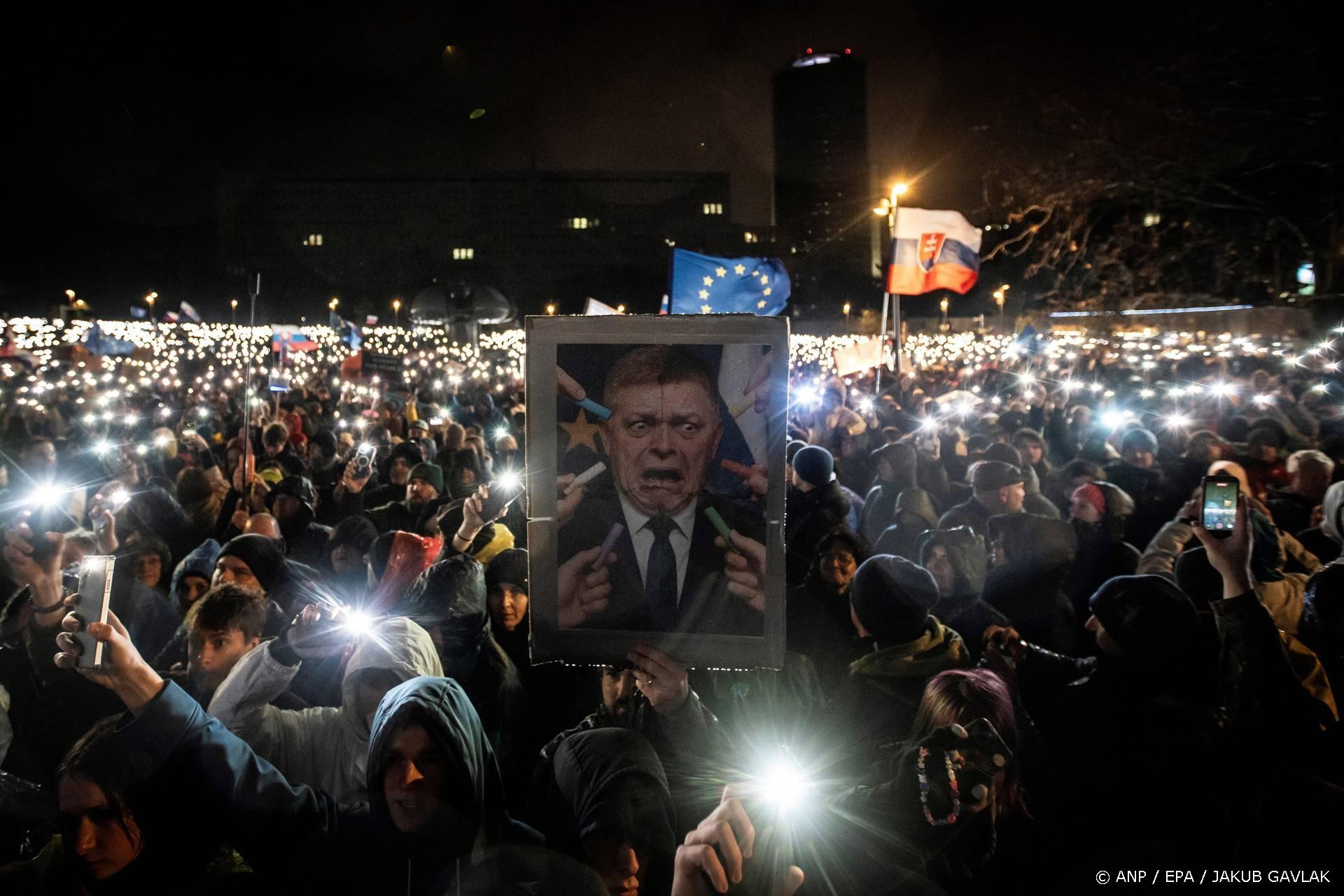 Tienduizenden Slowaken de straat op tegen premier Fico