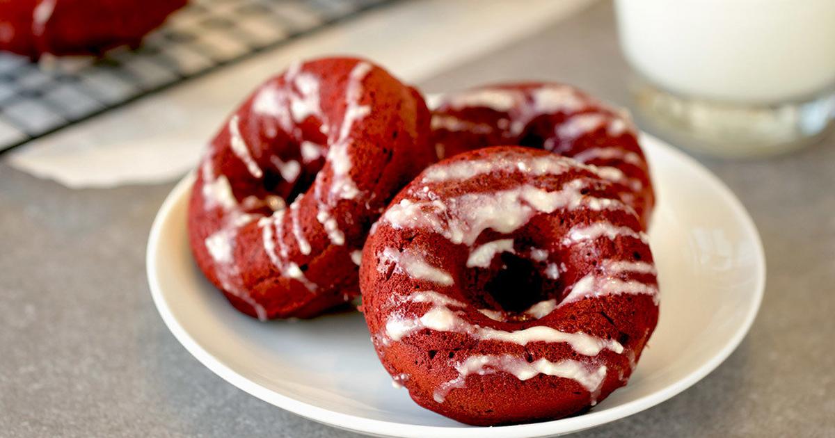 Make red velvet donuts at home