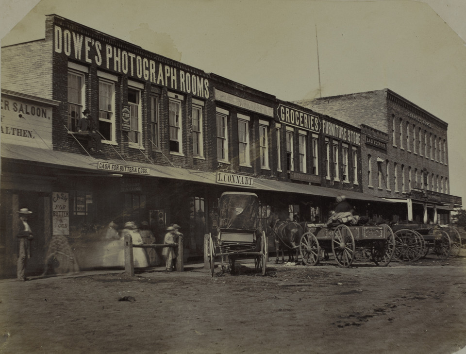 Lewis Dowe, "Dowe's Photograph Rooms, Sycamore, Illinois" (lata 50 XIX wieku)