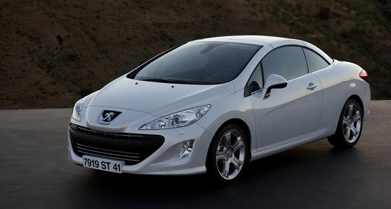 Peugeot: jadąc 308 CC z... ogrzewanym karkiem (ceny w Polsce)