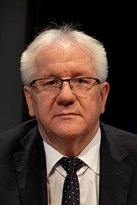 Stefan Bernaciak, starosta zwoleński Smuci nas odbieranie nam kompetencji – np. planowana centralizacja szpitali. Nikt lepiej nie wie niż my, w powiecie, jakie są potrzeby i problemy służby zdrowia.