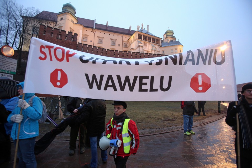 KRAKÓW WAWEL PROTEST (protest na Wawelu)