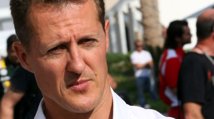 A hétszeres vb-győztes Michael Schumacher súlyos agysérülést szenvedett, a felirattal neki
üzentek /Fotó: AFP