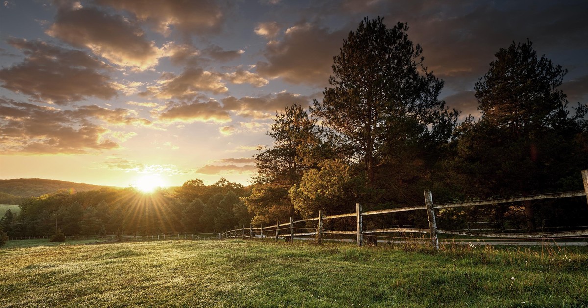 Złota jesień wkroczyła do Polski? Pogoda w sobotę sprzyja spacerom! Gdzie najcieplej?