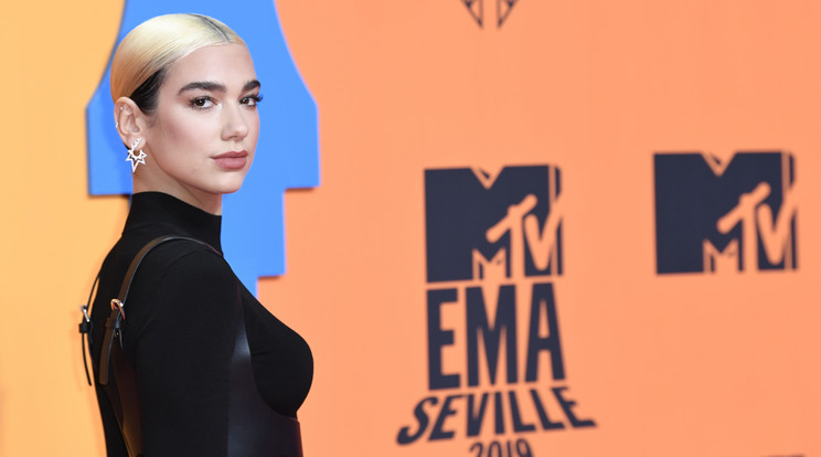 Dua Lipa ismét megmutatta szexi oldalát 