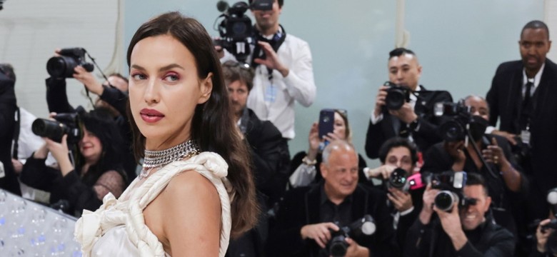 "A co to za grymas?!". Irina Shayk podejrzana o ostre majstrowanie przy twarzy [FOTO]